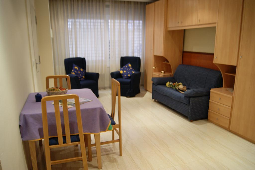 Agi Sant Antoni Apartment Roses Room photo